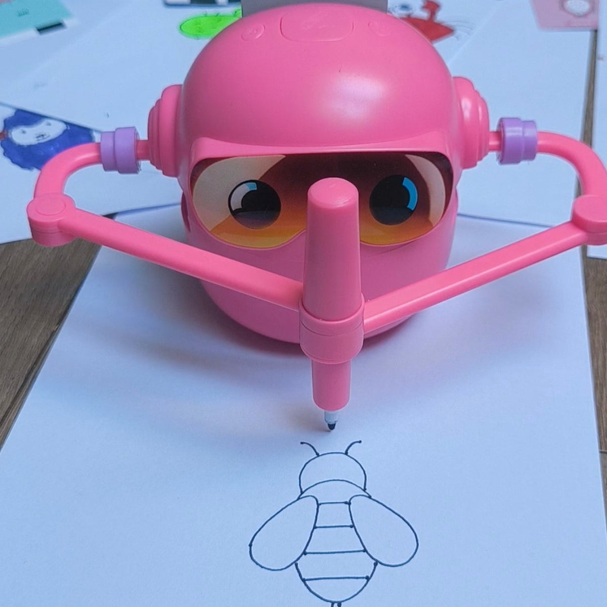 Drawelia™ – Interactive Drawing & English Learning Robot